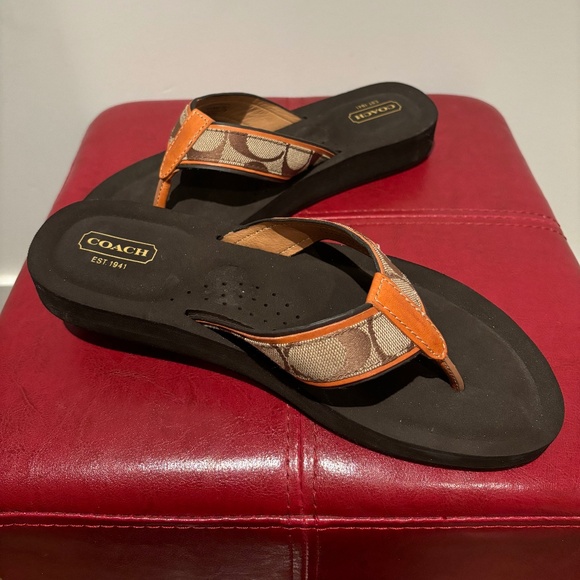 COACH new authentic flip flops - Picture 2 of 4
